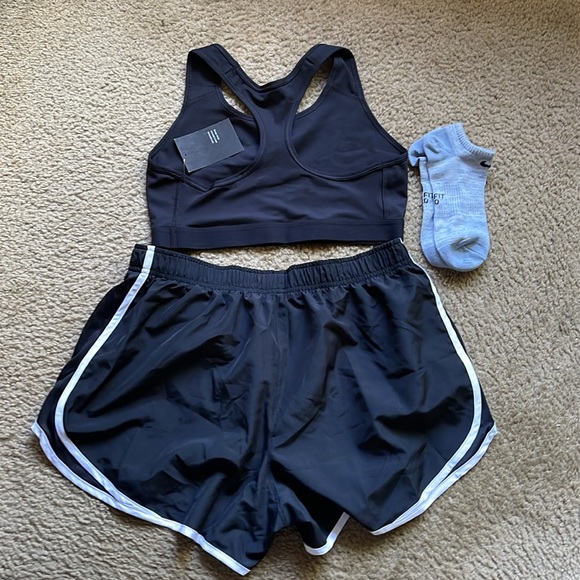 FINAL PRICE! Nike 🔥 Tempo Shorts, Nike DriFit Sport Bra  FREE Nike socks Bundle - Picture 5 of 6